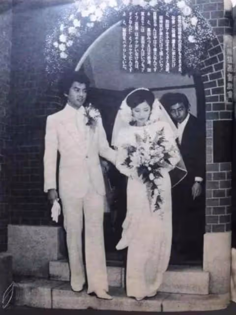 和山口百惠結婚的時,承受壓力的三浦在媒體面前宣言,母親卻哭了