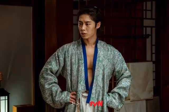 《還魂》李宰旭不只有「腳演技」!出道前被稱作玄彬接班人,老顏小鮮肉的5大獨特魅力
