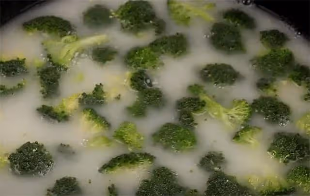 炒西蘭花，記住不要焯水和直接炒，教你一招，脆嫩入味，營養解饞