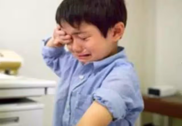 繼母對我百般虐待，打碎一花瓶逼我離家出走，如今卻上門求我原諒