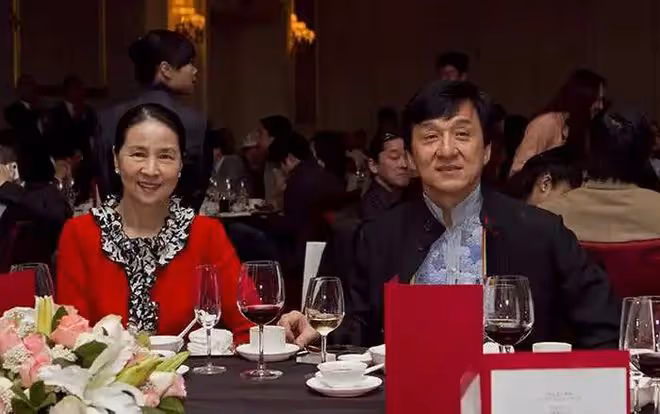 成龍妻子林鳳嬌：隱忍18年後，苦盡甘來無遺憾