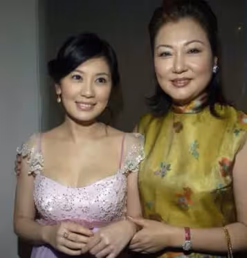 曾嫌學歷低!賈靜雯未婚懷孕「婆婆逼去驗DNA」 霸氣「了斷豪門婚」現任婆婆超愛她