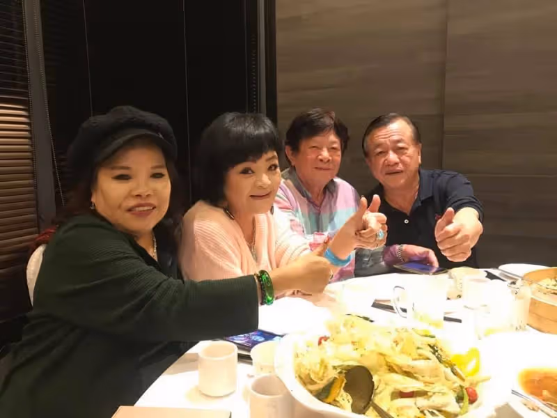 曾是當家花旦!65歲本土劇女星「遊覽車叫賣」被酸:不紅了才來 她「放身段化解」全車鼓掌