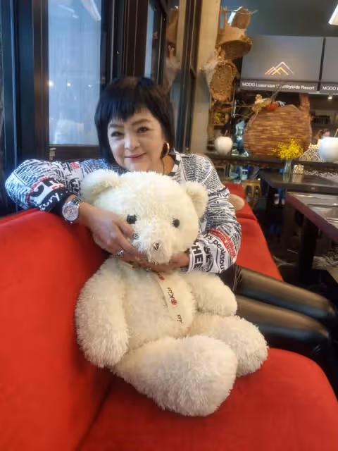 曾是當家花旦!65歲本土劇女星「遊覽車叫賣」被酸:不紅了才來 她「放身段化解」全車鼓掌