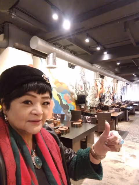 曾是當家花旦!65歲本土劇女星「遊覽車叫賣」被酸:不紅了才來 她「放身段化解」全車鼓掌