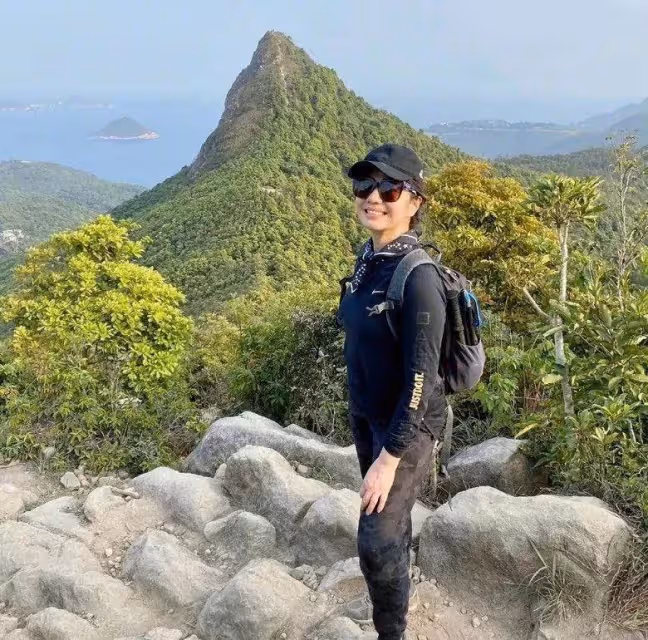 62歲的鐘楚紅風光依舊,近期私服成中老年穿衣榜樣,很美很接地氣