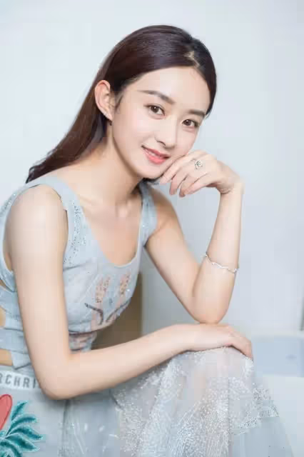 趙麗穎參加《開始推理吧》!暗黑風洋娃娃造型,讓人看了有點嚇人