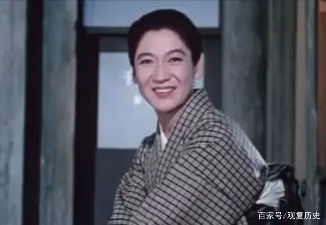 原節子:日本女演員,被送給麥克阿瑟當情人,活到95歲終生未嫁