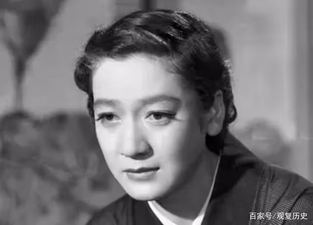 原節子:日本女演員,被送給麥克阿瑟當情人,活到95歲終生未嫁