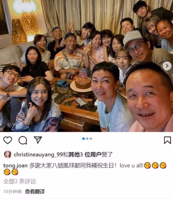 吳毅將妻子家中慶生,近20人坐滿客廳顯擁擠,19歲女兒像極了老爸