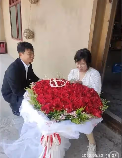 余秀華男友回應家暴:沒領證,確實打她了,發520紅包的人是恩人