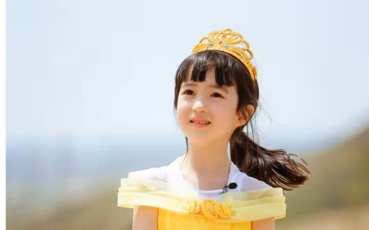 《爸哪》夏天成秀場模特!長大後「混血感變濃」撞臉侯佩岑 老爸驕傲感慨「女兒才10歲就上大學了」