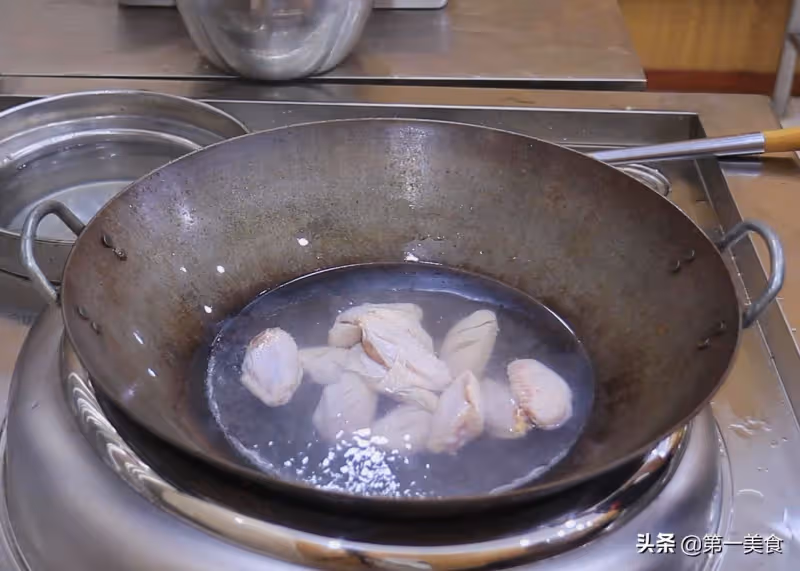 四種雞翅簡單好做的吃法，香到舔手指，輕鬆征服孩子的胃