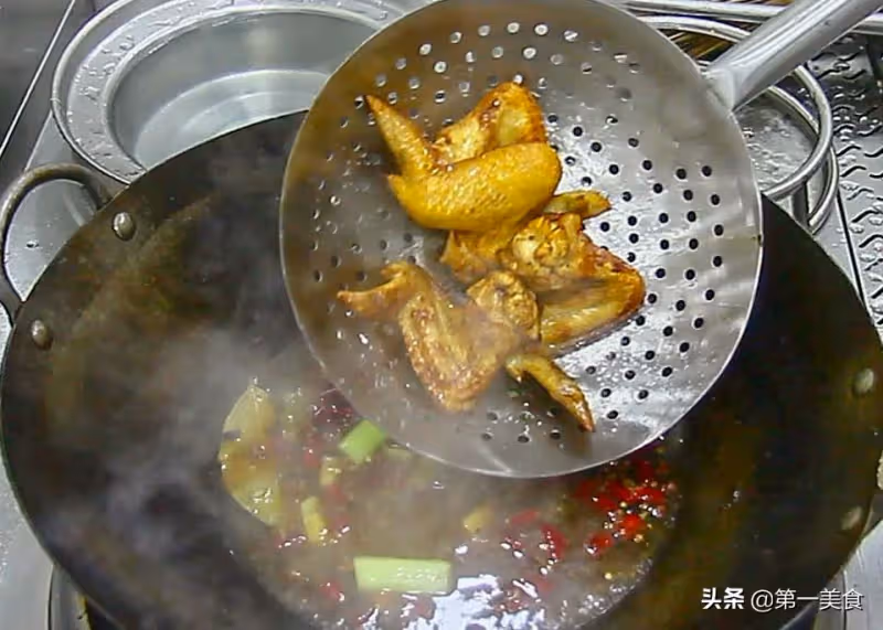 四種雞翅簡單好做的吃法，香到舔手指，輕鬆征服孩子的胃