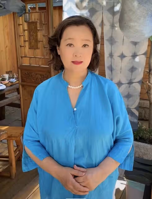 67歲戲骨方青卓罕見失態,在父親忌日公開悼念,泣不成聲引淚目