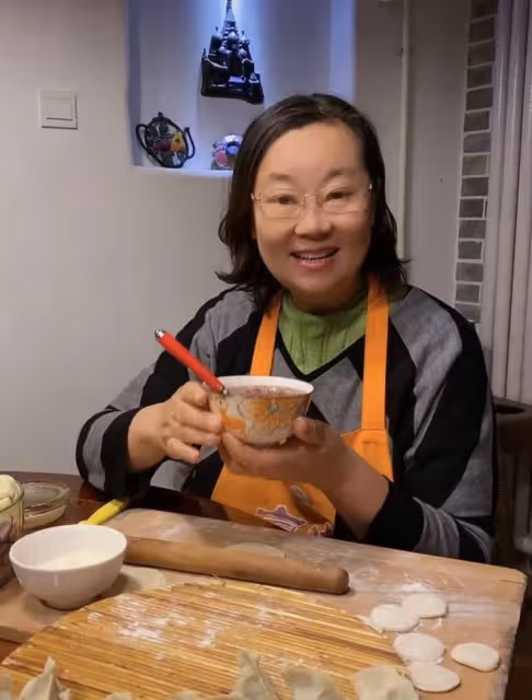 67歲戲骨方青卓罕見失態,在父親忌日公開悼念,泣不成聲引淚目