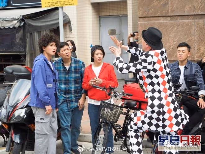 周嘉洛拍《回歸頌》爆炸頭搶鏡!戴耀明NG怕誤觸江嘉敏敏感位