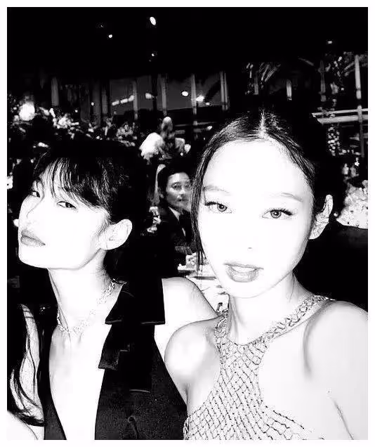 Jennie真的有「社牛症」?The Weeknd、海狸竟都是她的隱藏好友?