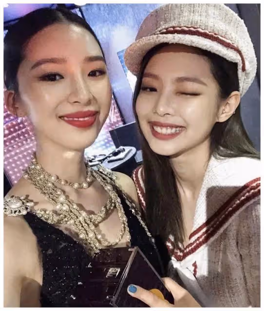 Jennie真的有「社牛症」?The Weeknd、海狸竟都是她的隱藏好友?