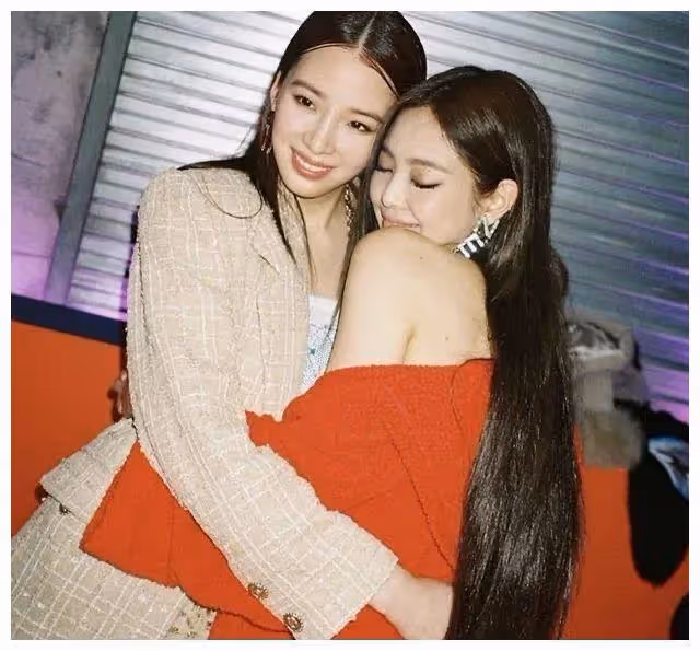 Jennie真的有「社牛症」?The Weeknd、海狸竟都是她的隱藏好友?