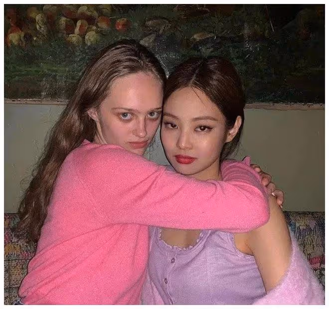 Jennie真的有「社牛症」?The Weeknd、海狸竟都是她的隱藏好友?
