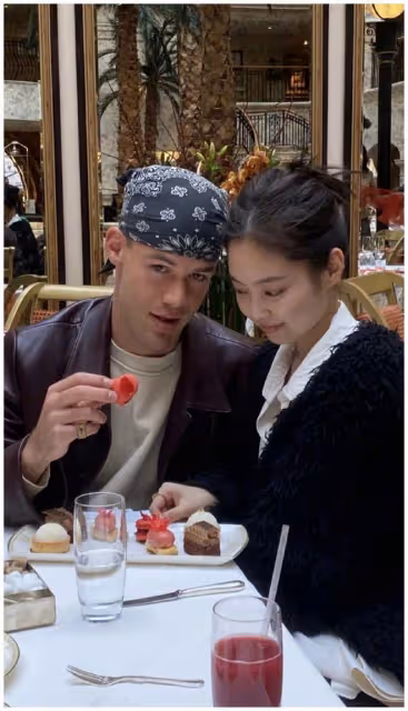Jennie真的有「社牛症」?The Weeknd、海狸竟都是她的隱藏好友?