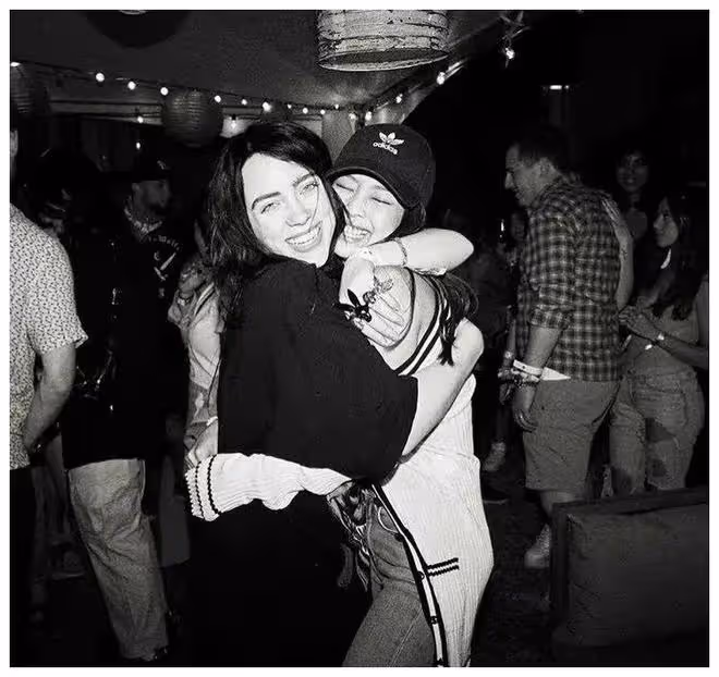 Jennie真的有「社牛症」?The Weeknd、海狸竟都是她的隱藏好友?