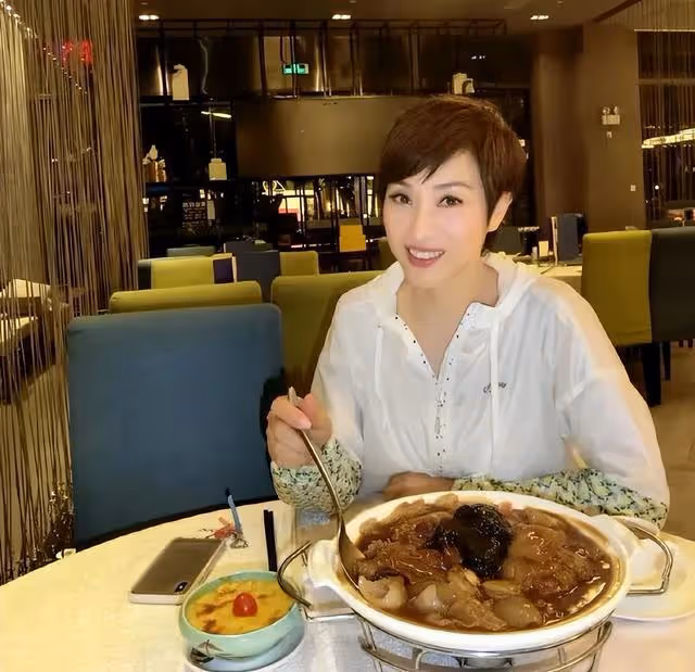 驚喜！張柏芝37歲弟弟首接拍TVB劇集，曾退隱多年靠當司機維生