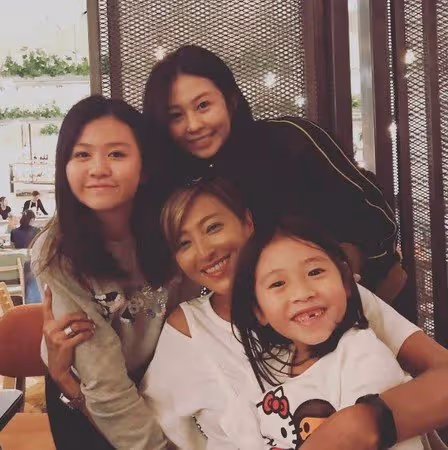 邱淑貞小女兒近照罕曝光　3姊妹各有各的美