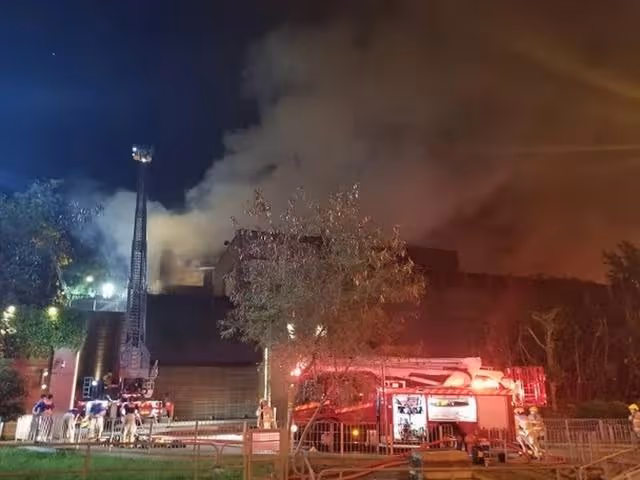 林青霞在香港豪宅突發大火!現場火勢兇猛濃煙滾滾,損失可能過億
