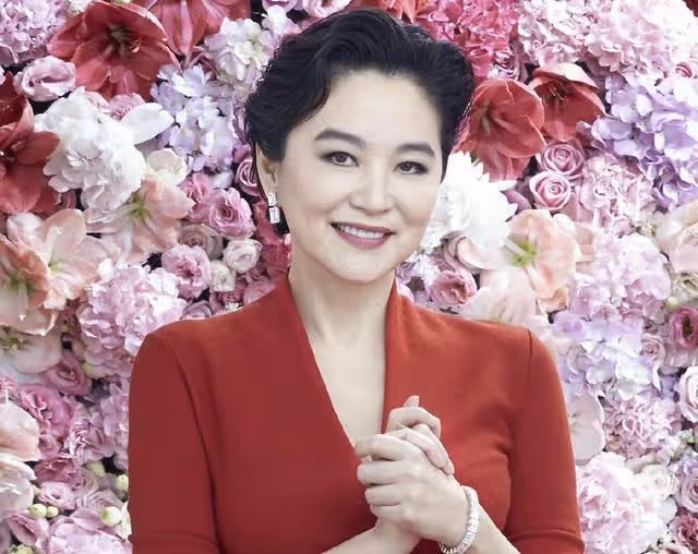 林青霞在香港豪宅突發大火!現場火勢兇猛濃煙滾滾,損失可能過億