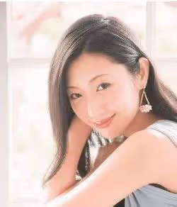 當眾脫掉內褲的壇蜜，比蒼井空還「奔放」，讓人「欲罷不能」