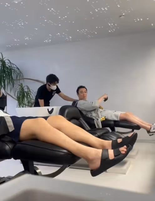 王思聰帶女友做頭髮被拍!兩人疑似已同居,女方黑料遭都美竹起底
