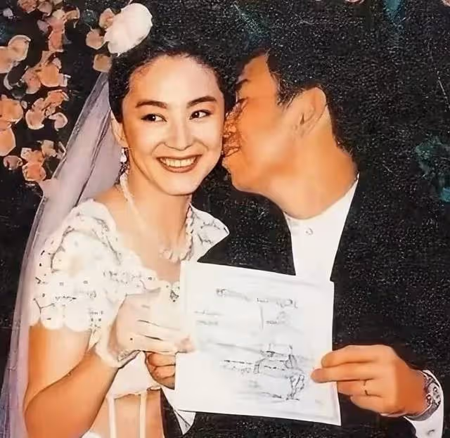 林青霞9億豪宅遇三級大火!燃燒7個多小時仍未熄滅,現場濃煙滾滾