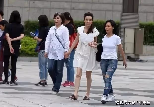 53歲「台灣第一美女」蕭薔近照曝光!現身活動「瘦如紙片人」走路靠助理扶 自曝每頓飯只吃兩口