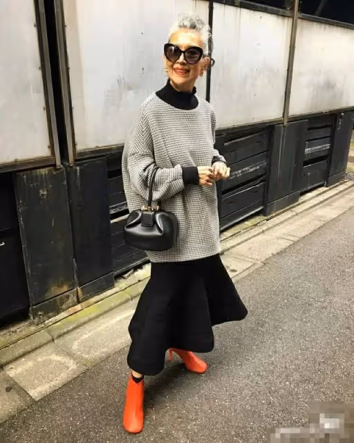 有皺紋又怎樣!網紅奶奶年過70「滿頭白髮堅持不染」氣質超優雅「穿搭超時髦」狂吸6萬粉:保持年輕的心