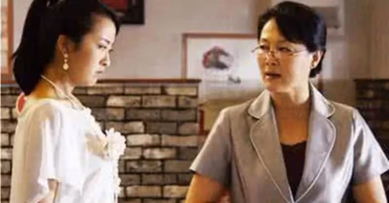 小姑結婚，婆婆要我送房子給小姑當嫁妝，還說不給就叫老公跟我失婚！我拿出一張紙，婆婆嚇的連忙道歉！