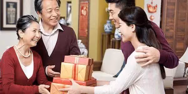 小姑結婚,婆婆要我送房子給小姑當嫁妝,還說不給就叫老公跟我失婚!我拿出一張紙,婆婆嚇的連忙道歉!