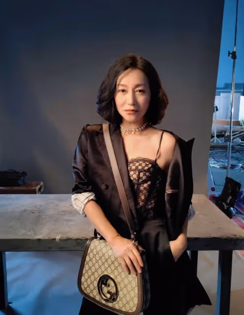 惠英紅罕曬性感美照　網驚呼：這像62歲的人嗎？