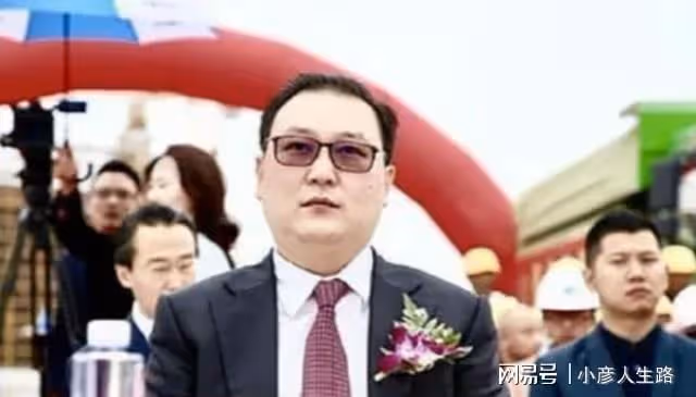 董卿丈夫有消息了!失聯164天,重回工作崗位,近照發福顯疲憊