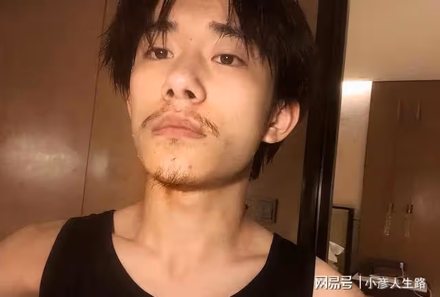 易烊千璽剛畢業就考上編制,入職國家話劇院,鐵飯碗和撈金兩不誤