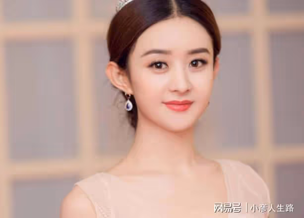 離婚後開掛逆襲,被央媒表揚的趙麗穎,到底有多厲害?