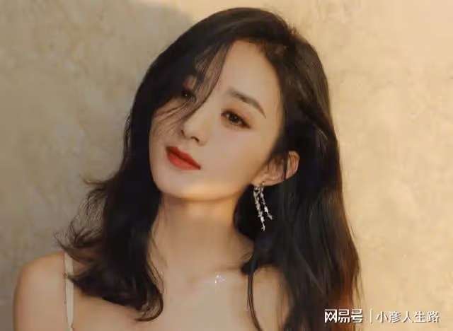 離婚後開掛逆襲,被央媒表揚的趙麗穎,到底有多厲害?