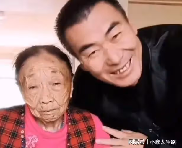 馬玉琴孫子給李玉成P黑白照,寫長詩暗示其人財兩失,網友:活該