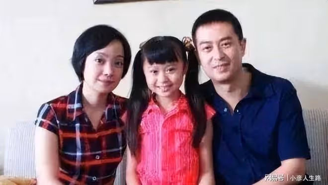 一婚嫁給富豪,二婚嫁給著名演員,如今52歲的她過得怎樣?