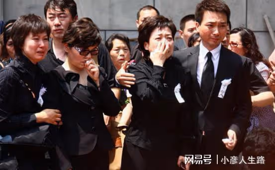 48歲患癌去世,妻子劉繼紅葬禮上哭暈,13年後羅京家人現狀怎樣?