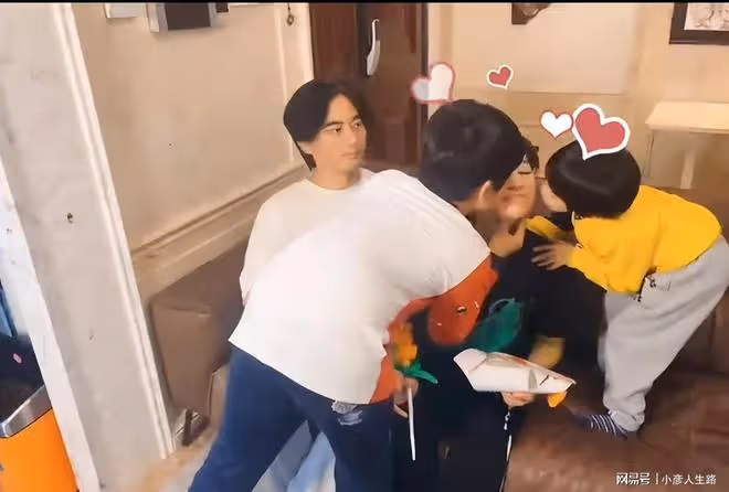 陳龍章齡之結婚十周年,夫妻倆帶娃旅遊慶祝,一家四口同框超幸福