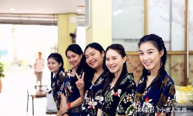 寮國世界小姐亞軍,從小的夢想是去越南上大學,這穿搭很國際范