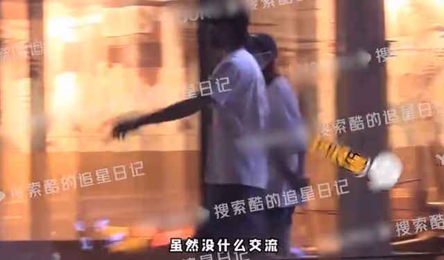 27歲男星被曝戀情，深夜與長腿美女牽手回家疑同居，曾陷劈腿風波