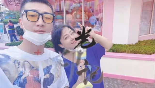 51歲李菁菁家中與兒女玩鬧,患癌後依舊樂觀,被指關掉美顏差距大
